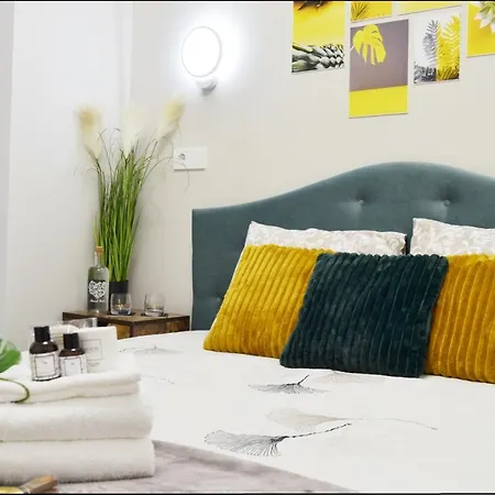 Apartment Sunshine - New & Quiet 1br Apt, Business Area, Close To Airport, Highway A3, Subway Bucharest