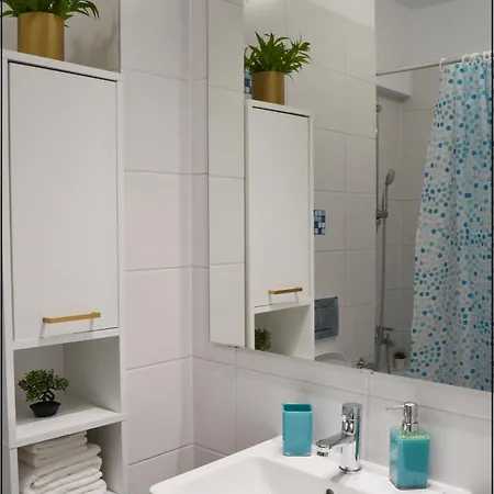 Sunshine - New & Quiet 1br Apt, Business Area, Close To Airport, Highway A3, Subway