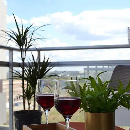 Sunshine - New & Quiet 1br Apt, Business Area, Close To Airport, Highway A3, Subway *