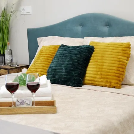 Sunshine - New & Quiet 1br Apt, Business Area, Close To Airport, Highway A3, Subway Apartmán *