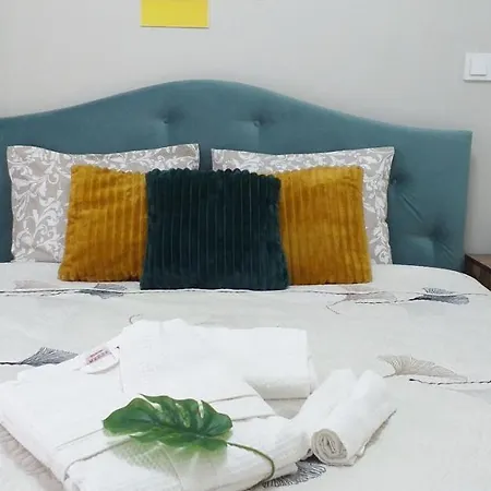 Sunshine - New & Quiet 1br Apt, Business Area, Close To Airport, Highway A3, Subway Apartment Bucharest