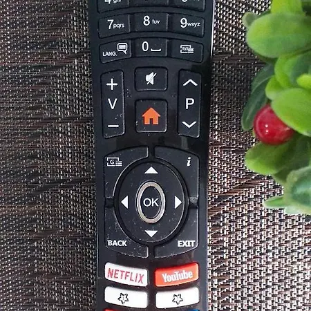 Sunshine - New & Quiet 1br Apt, Business Area, Close To Airport, Highway A3, Subway דירה