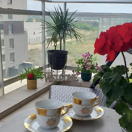 Sunshine - New & Quiet 1br Apt, Business Area, Close To Airport, Highway A3, Subway * Bukurešť