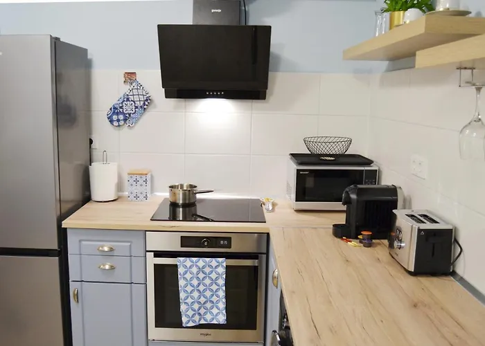 Sunshine - New & Quiet 1br Apt, Business Area, Close To Airport, Highway A3, Subway *