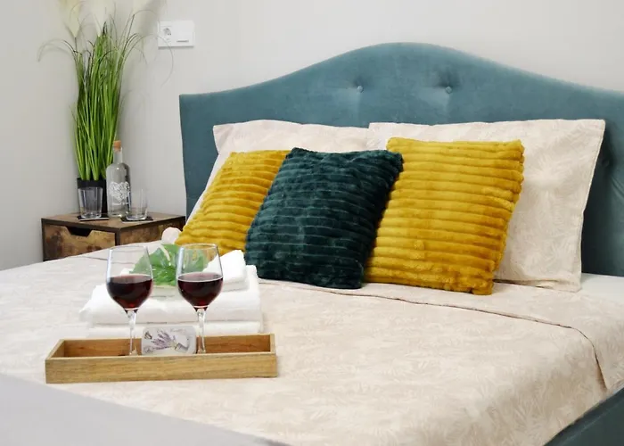 Sunshine - New & Quiet 1br Apt, Business Area, Close To Airport, Highway A3, Subway Apartament *