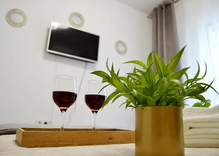 Sunshine - New & Quiet 1br Apt, Business Area, Close To Airport, Highway A3, Subway Bukarest
