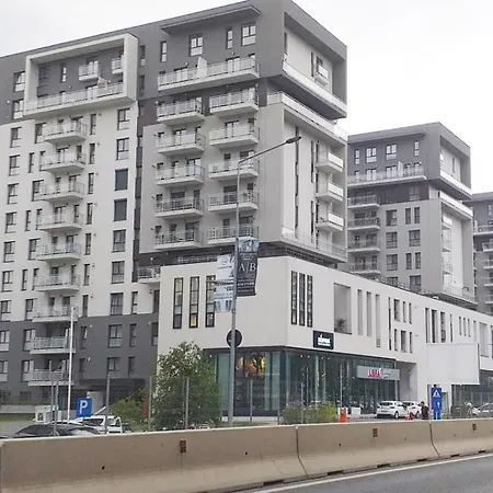 Sunshine - New & Quiet 1br Apt, Business Area, Close To Airport, Highway A3, Subway Apartment Bucharest
