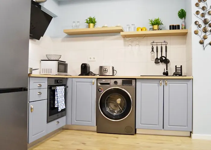 Sunshine - New & Quiet 1br Apt, Business Area, Close To Airport, Highway A3, Subway Apartamento