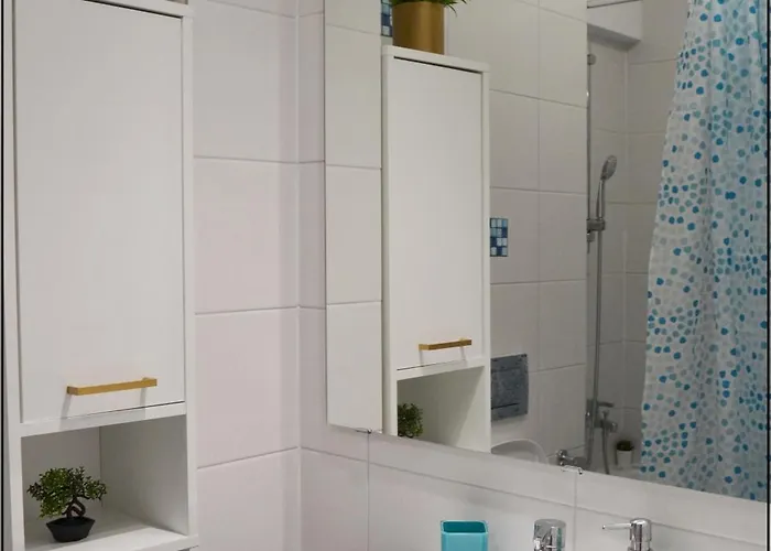 Sunshine - New & Quiet 1br Apt, Business Area, Close To Airport, Highway A3, Subway